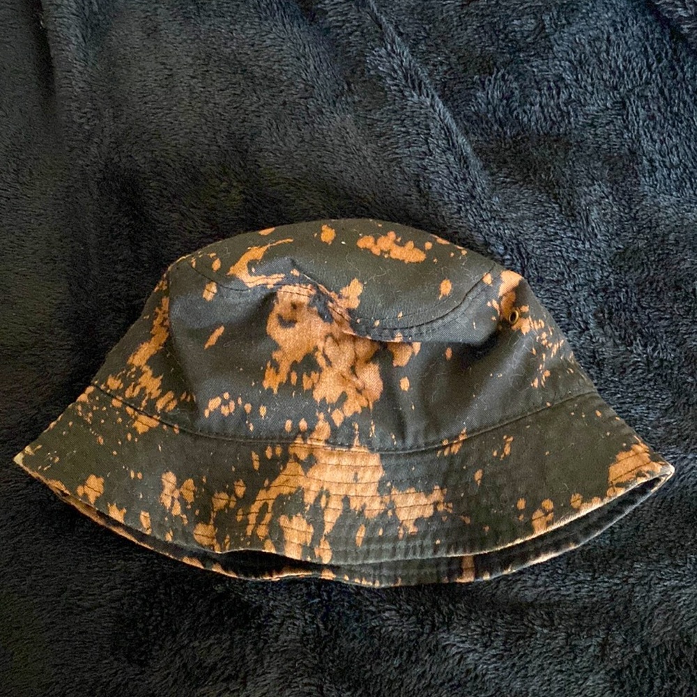 CUSTOM BLACK BUCKET HAT